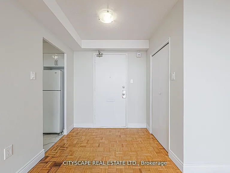 1442 Lawrence Ave W #816 — Photo 2
