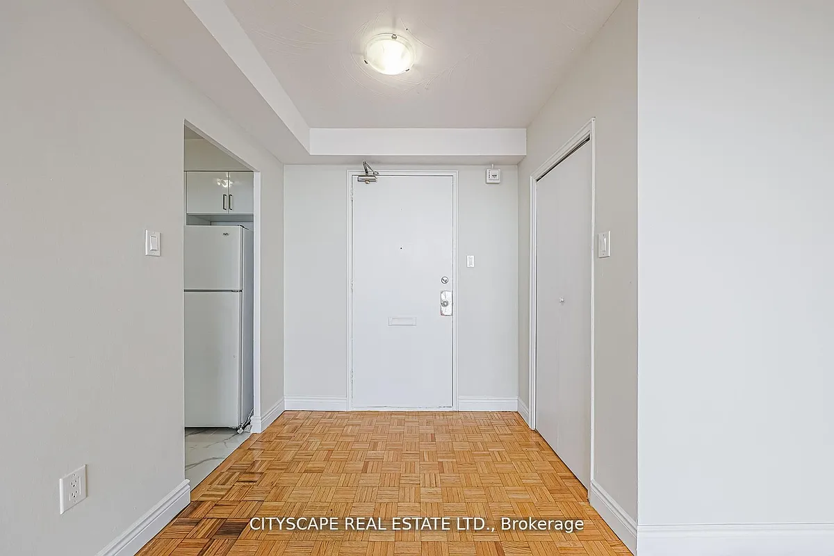 Building Photo - 1442 Lawrence Ave W #816