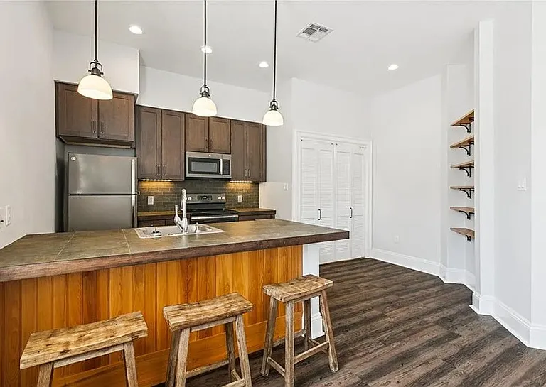 6204 S Rocheblave St #B — Photo 6