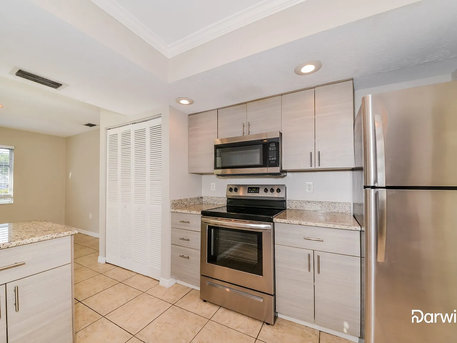 3 bed, 2.0 bath, 1393 sqft, $2,395 — Photo 3