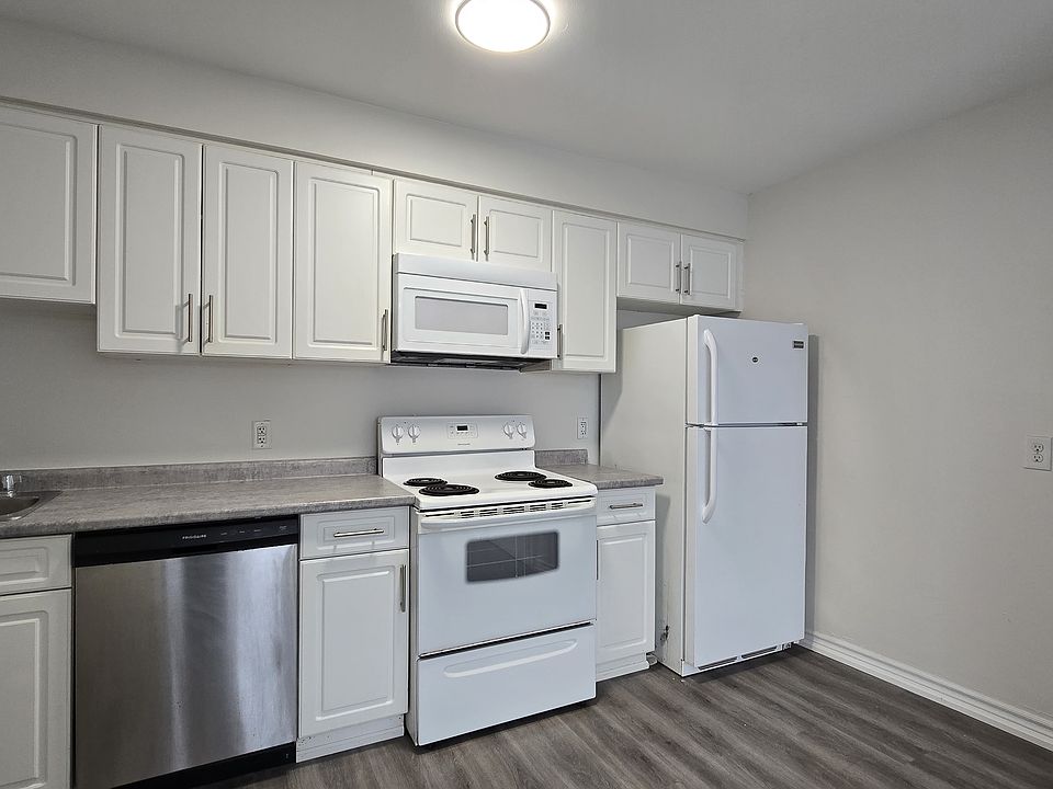 1st image of 143 Oxford St E #5