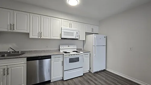 143 Oxford St E #5 Photo 1