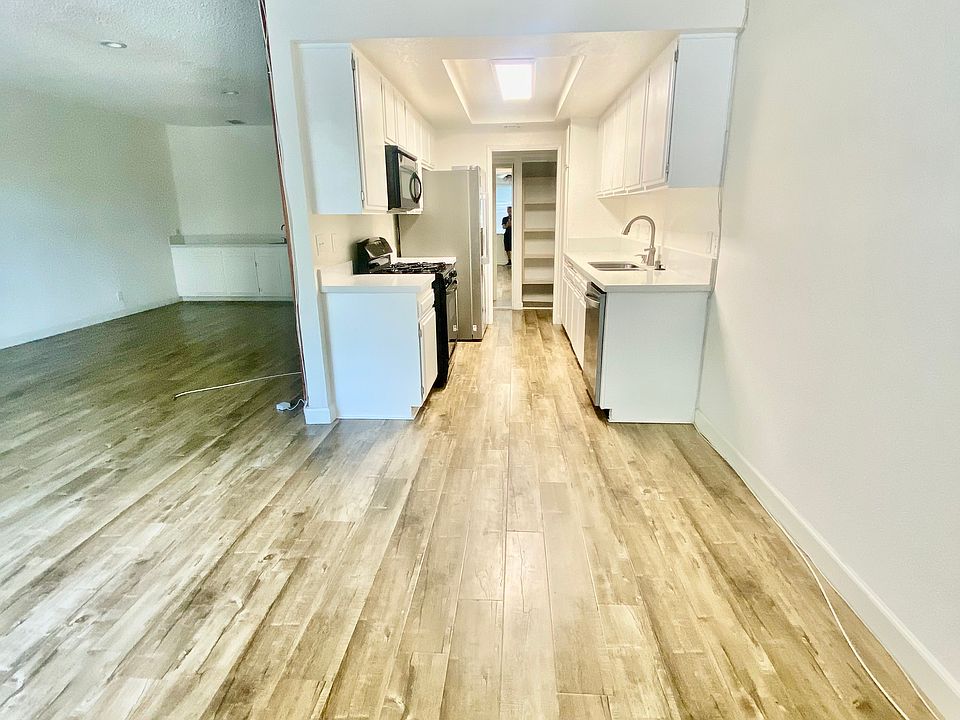 1st image of 14411 Riverside Dr APT 10