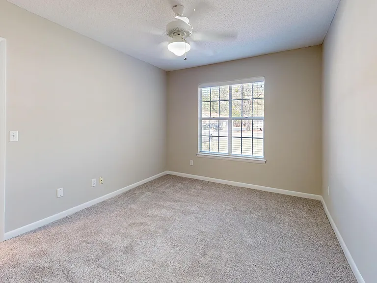 727 Chancery Ln — Photo 17
