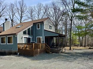 215 Tanager Rd, Lackawaxen, PA 18435