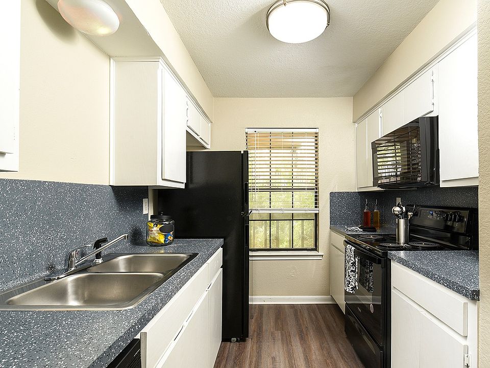 2/2 - Classic Kitchen