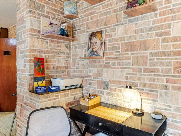215 NE 11th Ave #1 — Photo 34