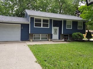 1425 Autumn Dr, Faribault, MN 55021