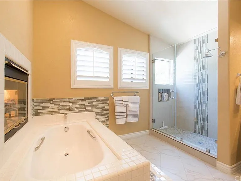 3061 Diamond View Cir — Photo 40