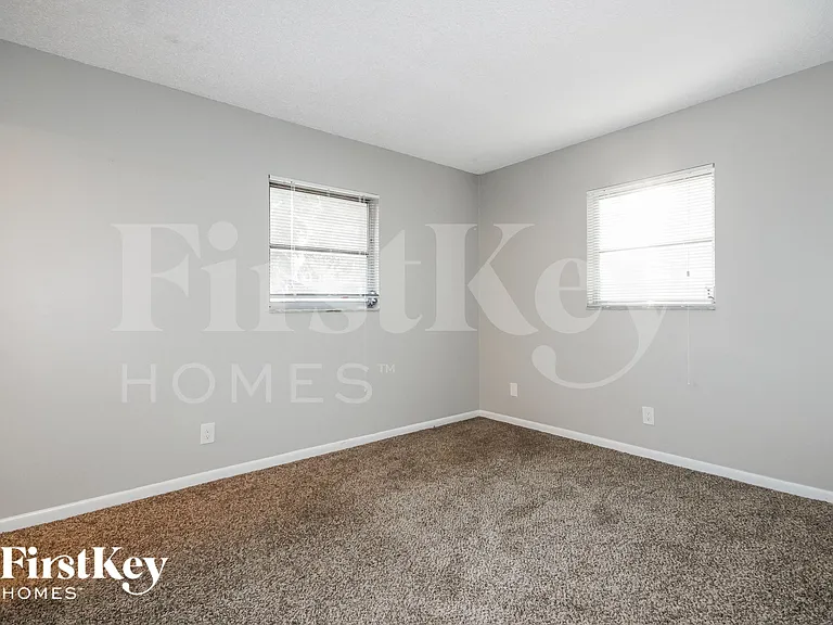 130 Davison Ave N — Photo 10