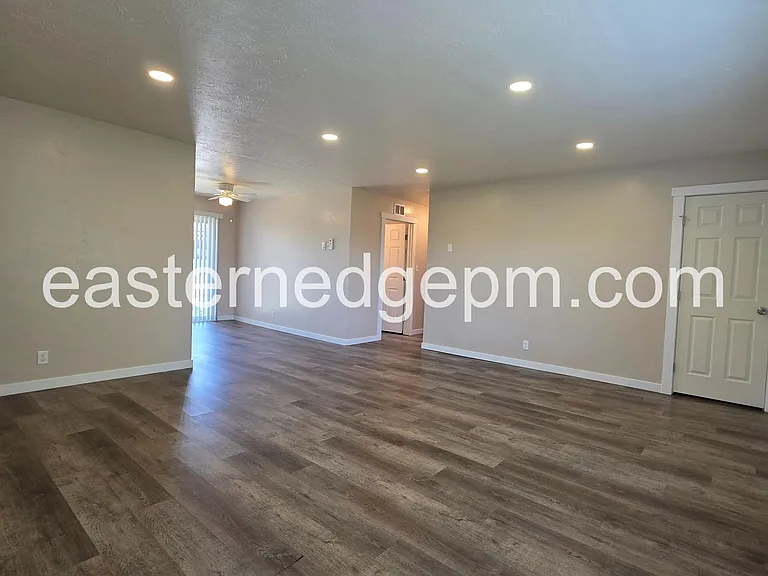 650 NW 6th St #652 — Photo 4