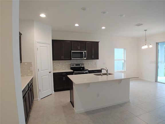 3rd image of 436 Meadow Pointe Dr