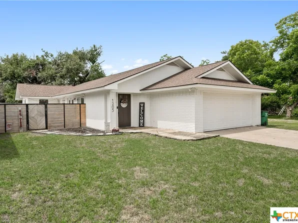 1205 E 16th St, Cameron, TX 76520