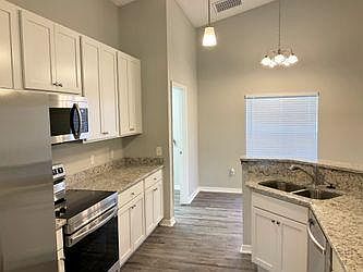 3rd image of 104640 Autumnwood Dr