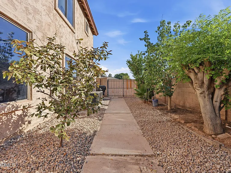1166 E Stottler Dr — Photo 30