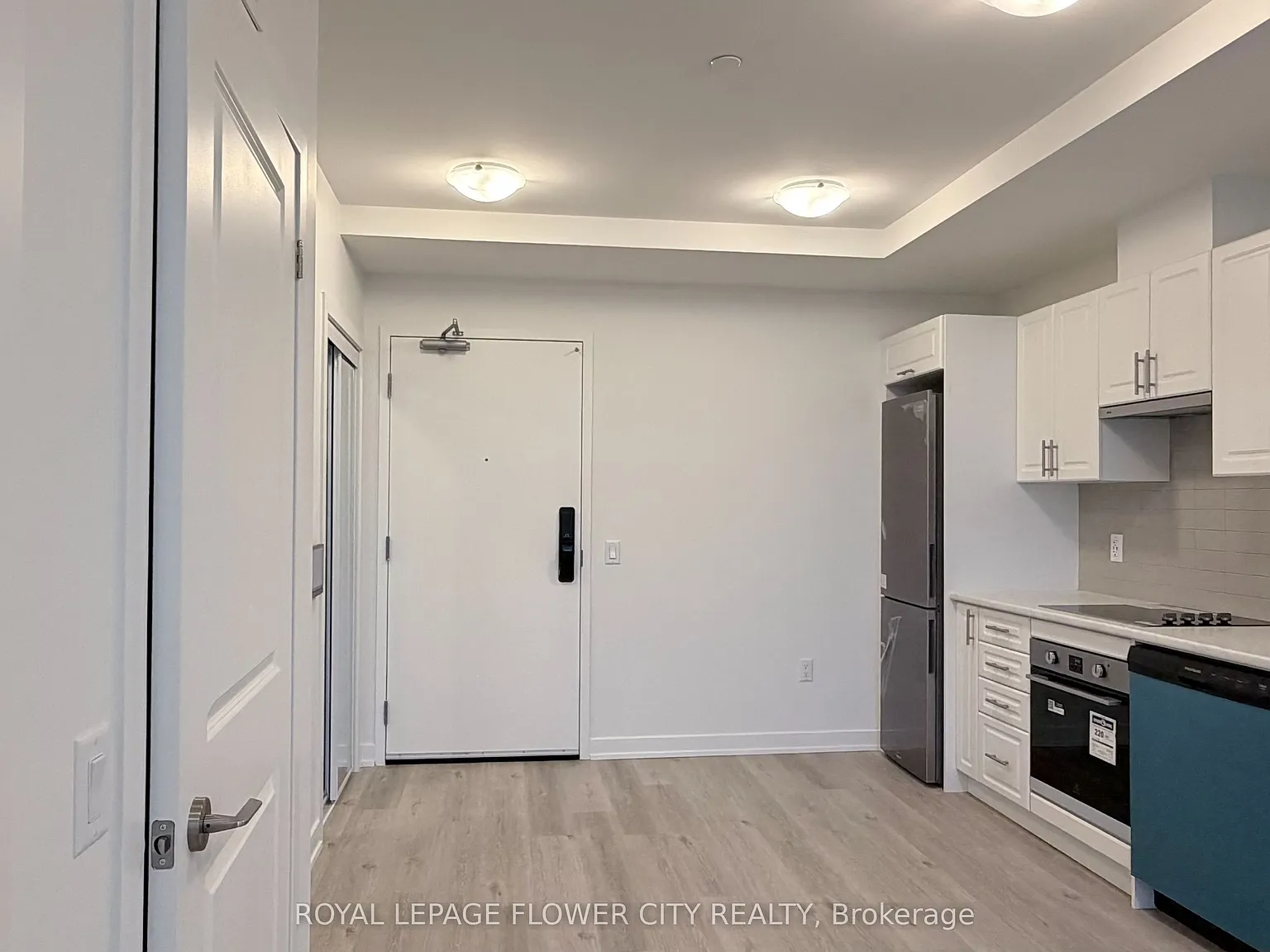 461 Green Rd — Photo 3