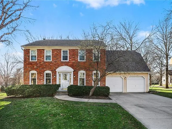 9217 Tomashaw Ln, Lenexa, KS 66219