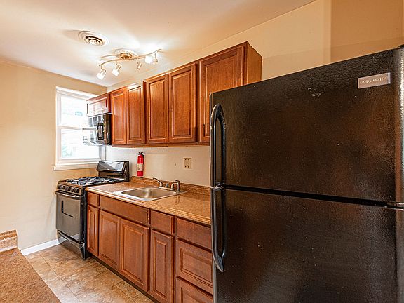 3rd image of 530 N 32nd St #2
