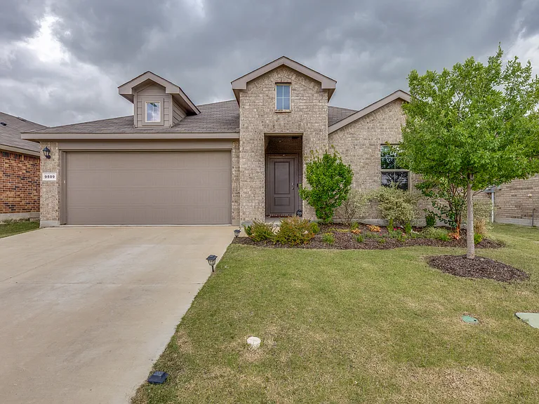 9509 Doverglen Dr — Photo 2