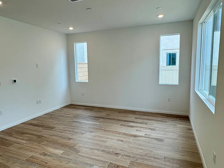 1261 Galaxy Way — Photo 10