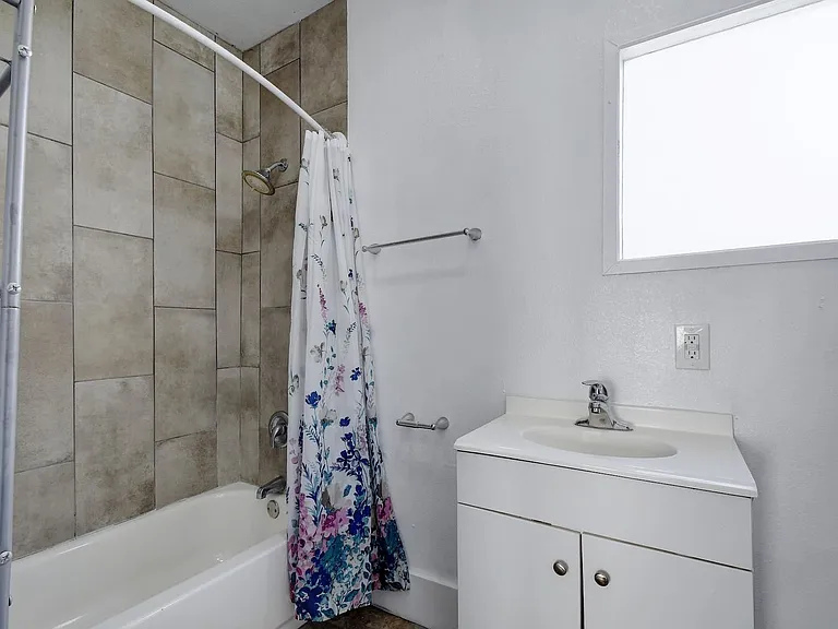 1314 N Sabinas St — Photo 16
