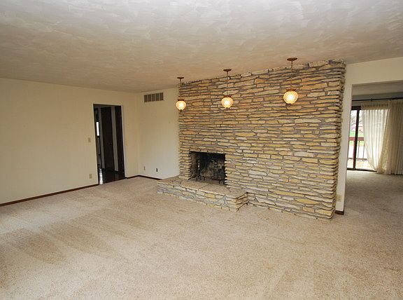 3rd image of 24008 Lakeview Dr
