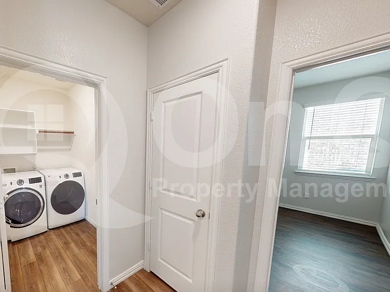 2402 Buchanan Ln — Photo 21