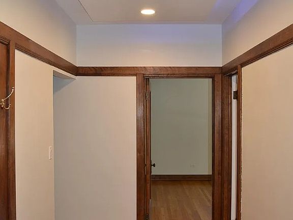 3rd image of 1200 W Waveland Ave APT 1