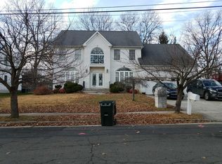 1414 Redwood Dr, Piscataway, NJ