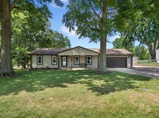 11 N Star Ln, Saint Charles, MO