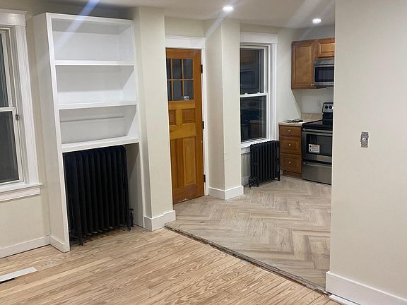 5th image of 70 Bellingham Ave #1