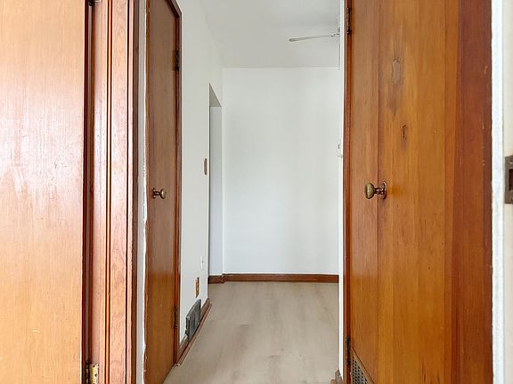4th image of 1341 E Illinois St #0