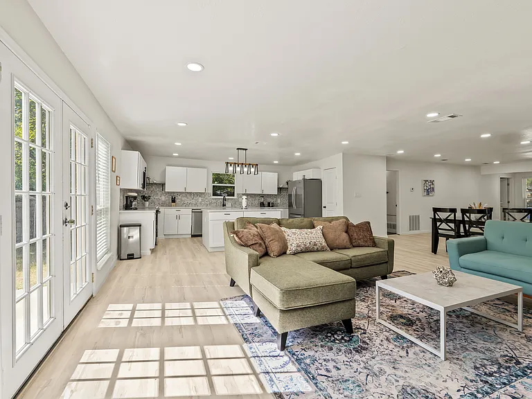 1813 Erwin Pl — Photo 15