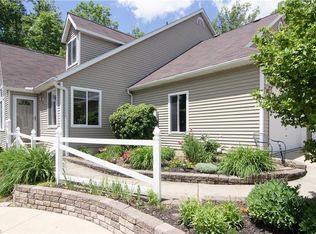 646 Hunters Trl, Akron, OH 44313