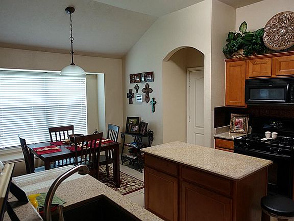 3rd image of 2213 Silvercreek Ct