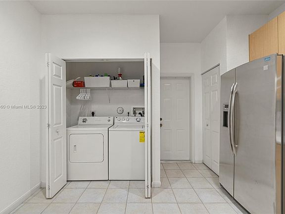 5th image of 3905 Vista Grove Ln #1