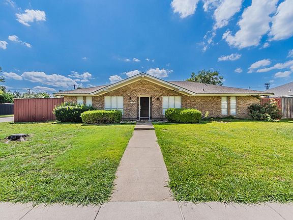 3rd image of 2901 Las Palmas Ln