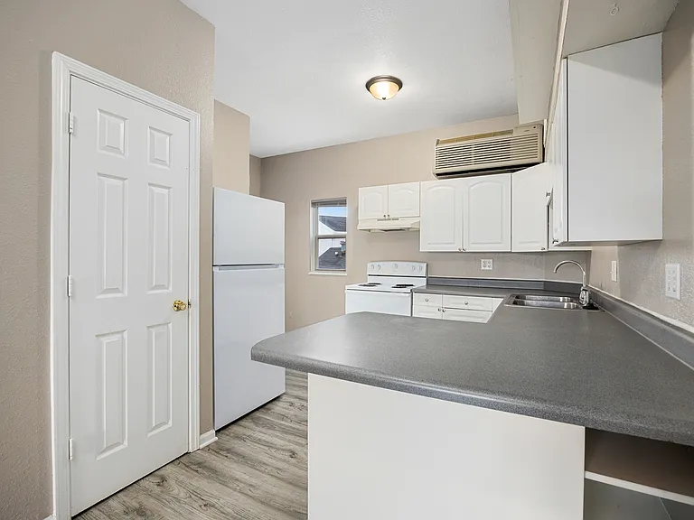 Sky Way Apartments — Photo 14