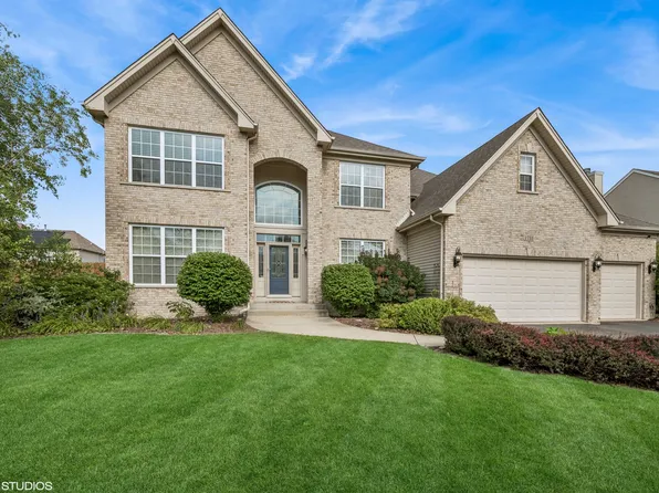 1755 Goldsboro Ln, Crystal Lake, IL 60014