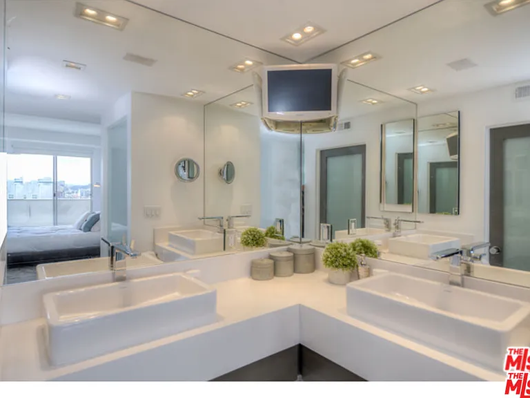 7250 Franklin Ave #1207 — Photo 27