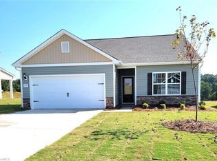 124 Courtland Dr, King, NC 27021