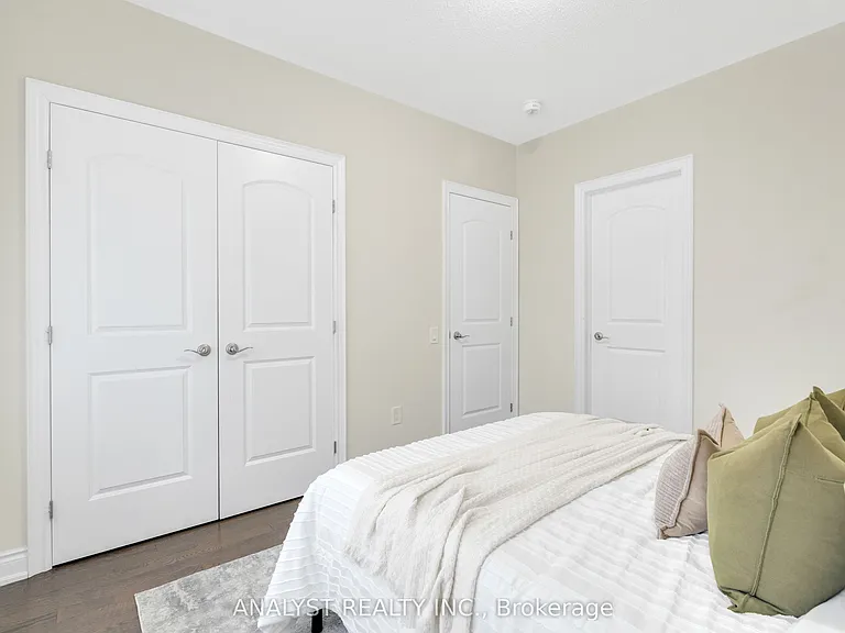 61 Ross Vennare Cres — Photo 34