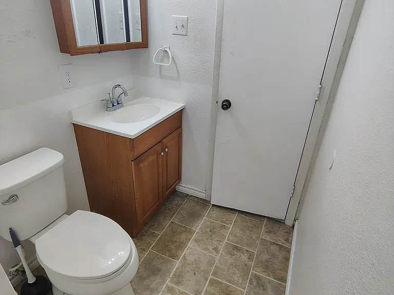 303 E Kenedy Ave — Photo 10