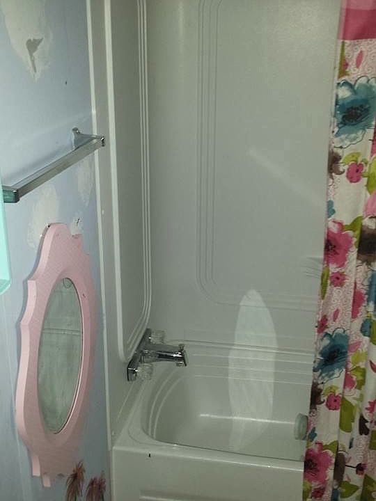 1st image of 921 Cottonwood Cir