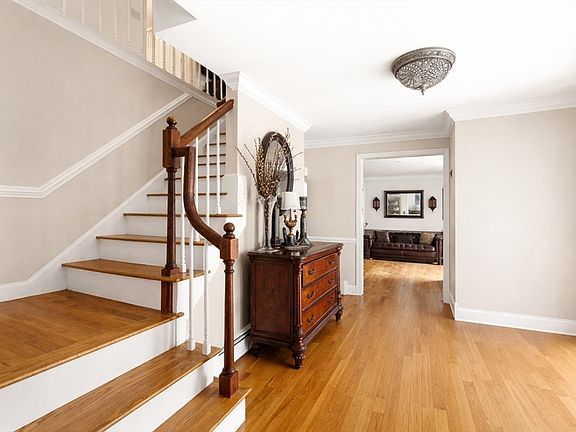 2nd image of 12 Inverness Cir