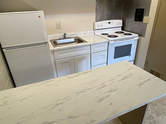 5th image of 691 San Juan Dr APT 3