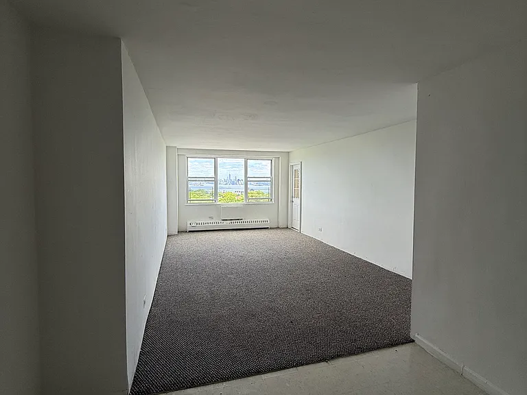 700 Victory Blvd #18 — Photo 1