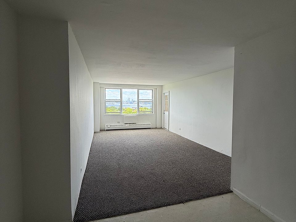 1st image of 700 Victory Blvd APT 18