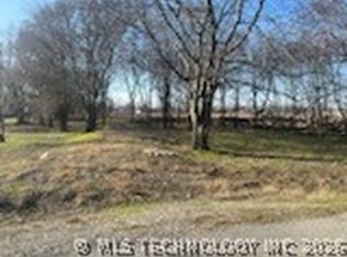 S Pine St, Oologah, OK 74053