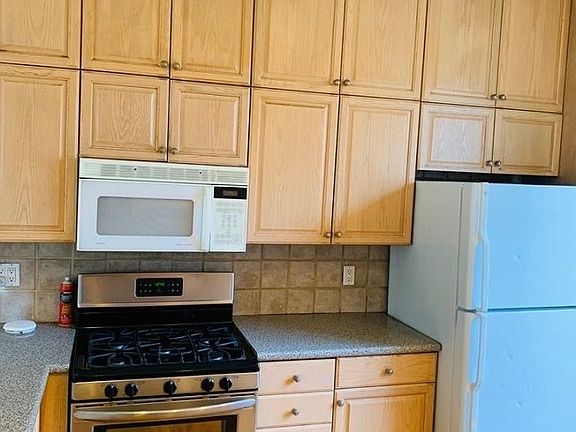 2nd image of 650 9th Ave APT 5N